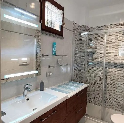 House In A Beautiful With Garden, Swimming Pool And Parking Spot - Larihome A07 Сasa de vacaciones