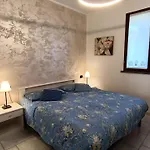 House In A Beautiful With Garden, Swimming Pool And Parking Spot - Larihome A07 Semesterbostad *