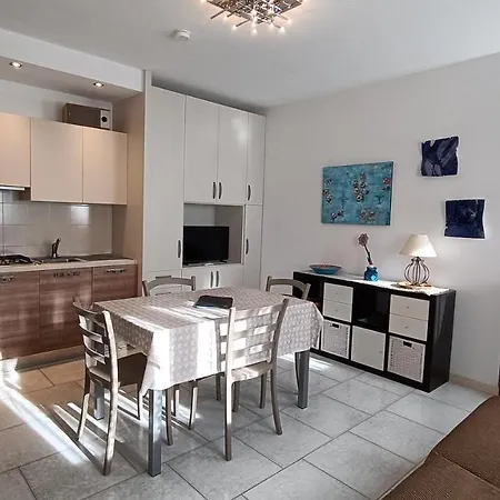 بيت للعطل House In A Beautiful With Garden, Swimming Pool And Parking Spot - Larihome A07