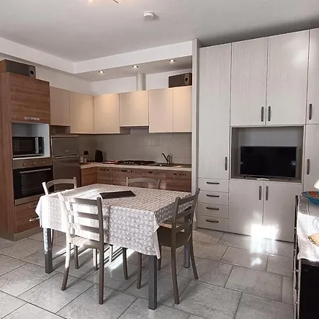 בית נופש House In A Beautiful With Garden, Swimming Pool And Parking Spot - Larihome A07 *