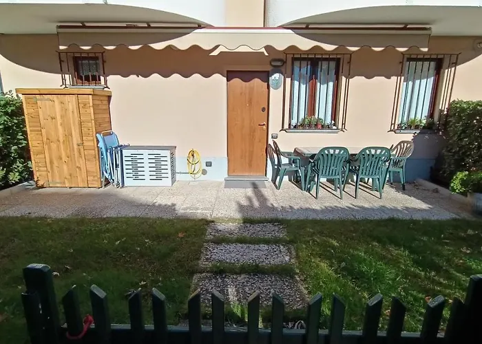 בית נופש House In A Beautiful With Garden, Swimming Pool And Parking Spot - Larihome A07 *