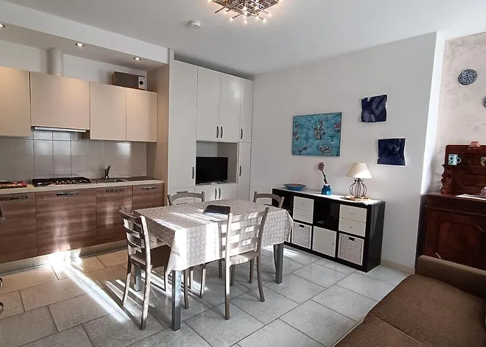 בית נופש House In A Beautiful With Garden, Swimming Pool And Parking Spot - Larihome A07