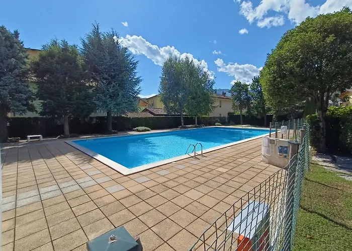 בית נופש House In A Beautiful With Garden, Swimming Pool And Parking Spot - Larihome A07 *