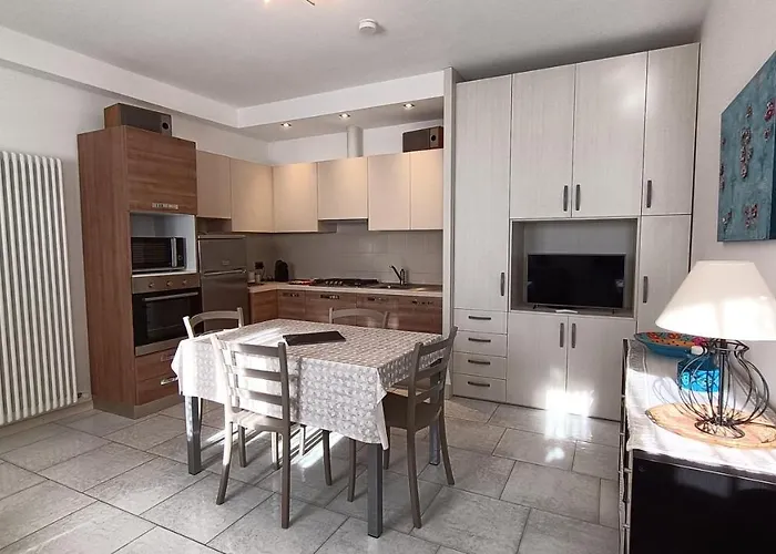 בית נופש House In A Beautiful With Garden, Swimming Pool And Parking Spot - Larihome A07 *