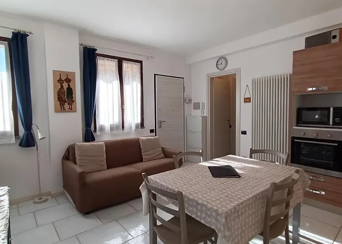 בית נופש House In A Beautiful With Garden, Swimming Pool And Parking Spot - Larihome A07 דומאסו