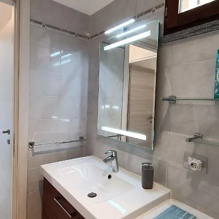 House In A Beautiful With Garden, Swimming Pool And Parking Spot - Larihome A07 Casa vacanze Domaso