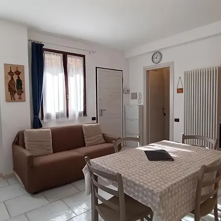 Casa de Férias House In A Beautiful With Garden, Swimming Pool And Parking Spot - Larihome A07 Domaso